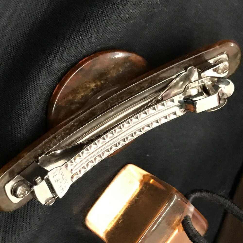 Louis Vuitton Vintage Coral Resin Hair Cube Pony & Bonus Barrette - Picture 11 of 16